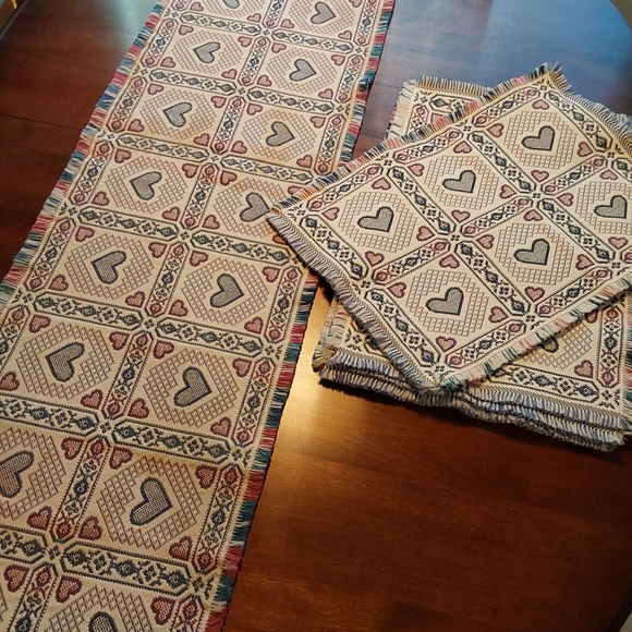 🌺 NEW Table Runner + 6 Placemats Set (Reversible) - Picture 3 of 10
